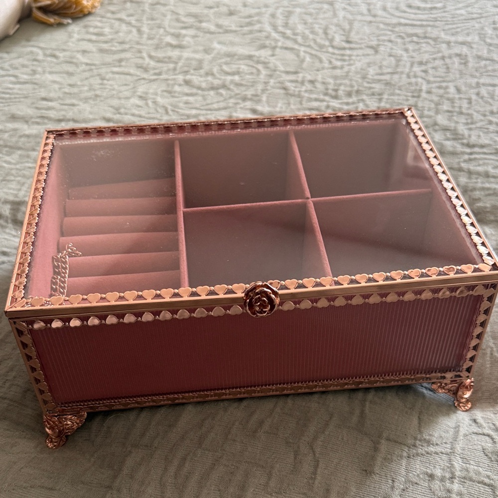 Elegant Rose Gold Jewelry Organizer